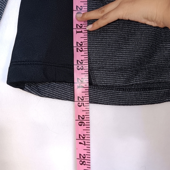 Columbia Women's Black and Gray Sweater size L - Picture 6 of 10